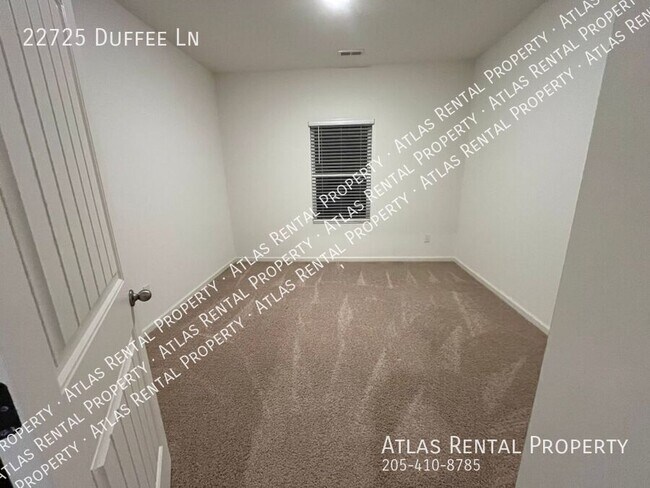 Building Photo - 22725 Duffee Ln