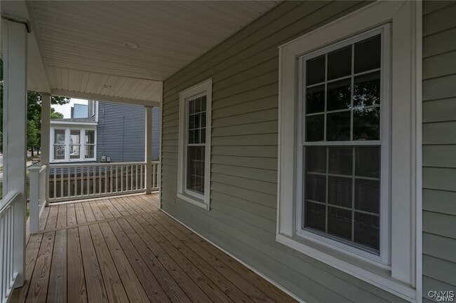 Building Photo - 137 St Mary St