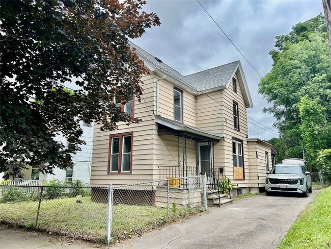 Primary Photo - 37 Hayes St