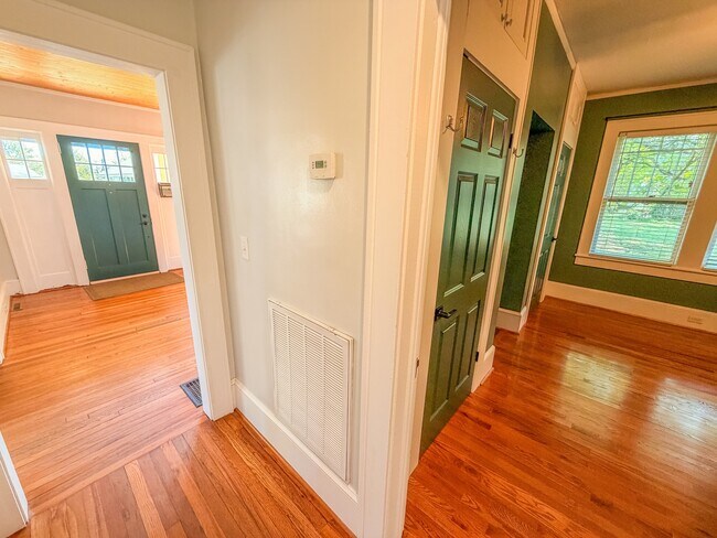 Building Photo - 11 Perry Rd