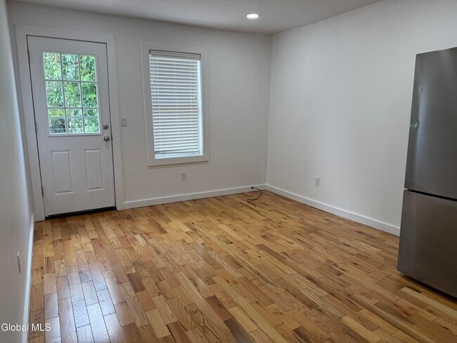Building Photo - 479 2nd St