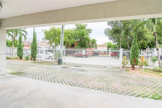 Building Photo - 134 SW 7th Ave