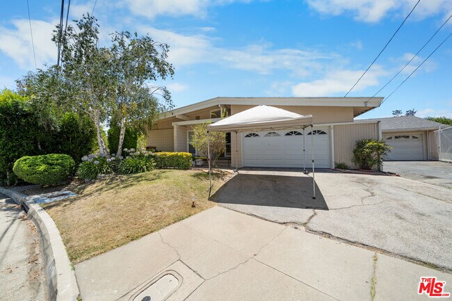 Building Photo - 3114 Henrietta Ave