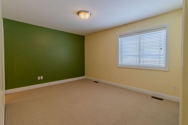 Building Photo - Modern Living Meets Cozy Charm