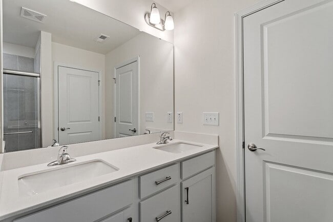 Building Photo - 61 Clear Bead Ct