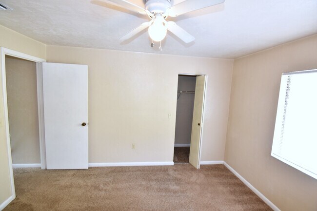 Building Photo - 2635 SW 35th Pl