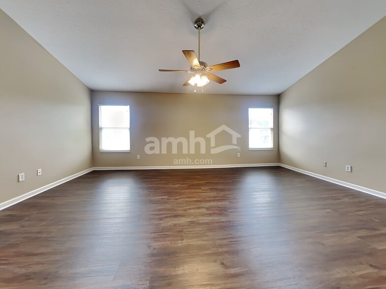 Building Photo - 4230 Mallard Dr