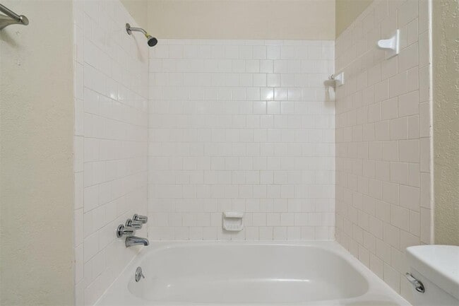 Building Photo - 6203 SE 47th St