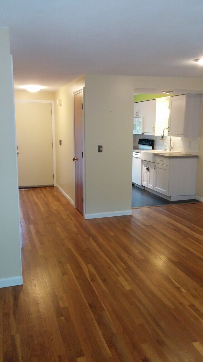 Building Photo - 32 Webster Ct