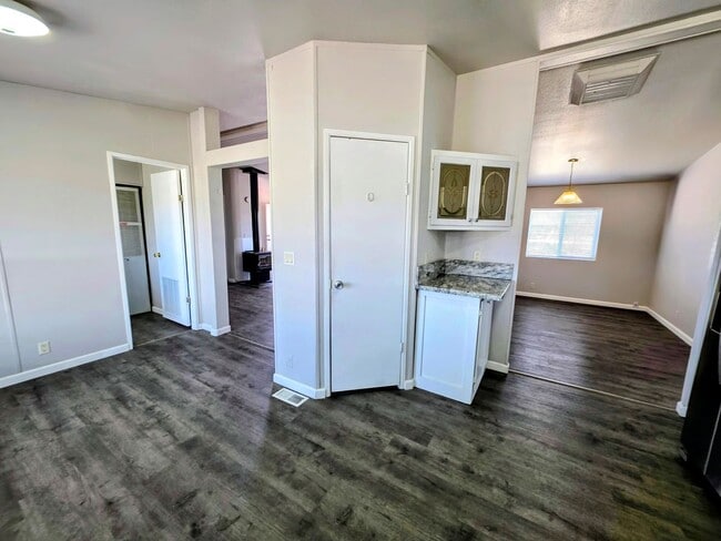 Building Photo - Charming 3 Bedroom Home on Large 5 Acre Pr...