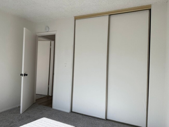Building Photo - Mature dog considered. Nice home, convenient location off Placer & Wisconsin, Rdg.