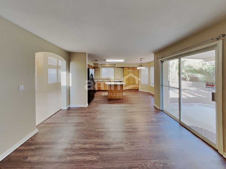 Building Photo - 909 Hornbeak Ct