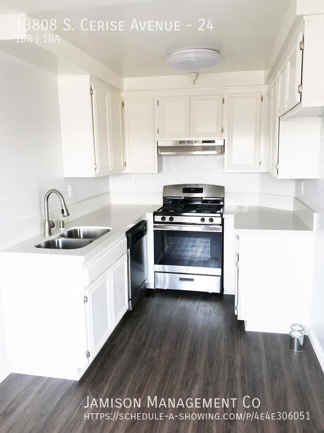 Building Photo - Sunshine Villa