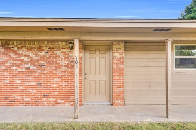 Building Photo - 705 George Hopper Rd