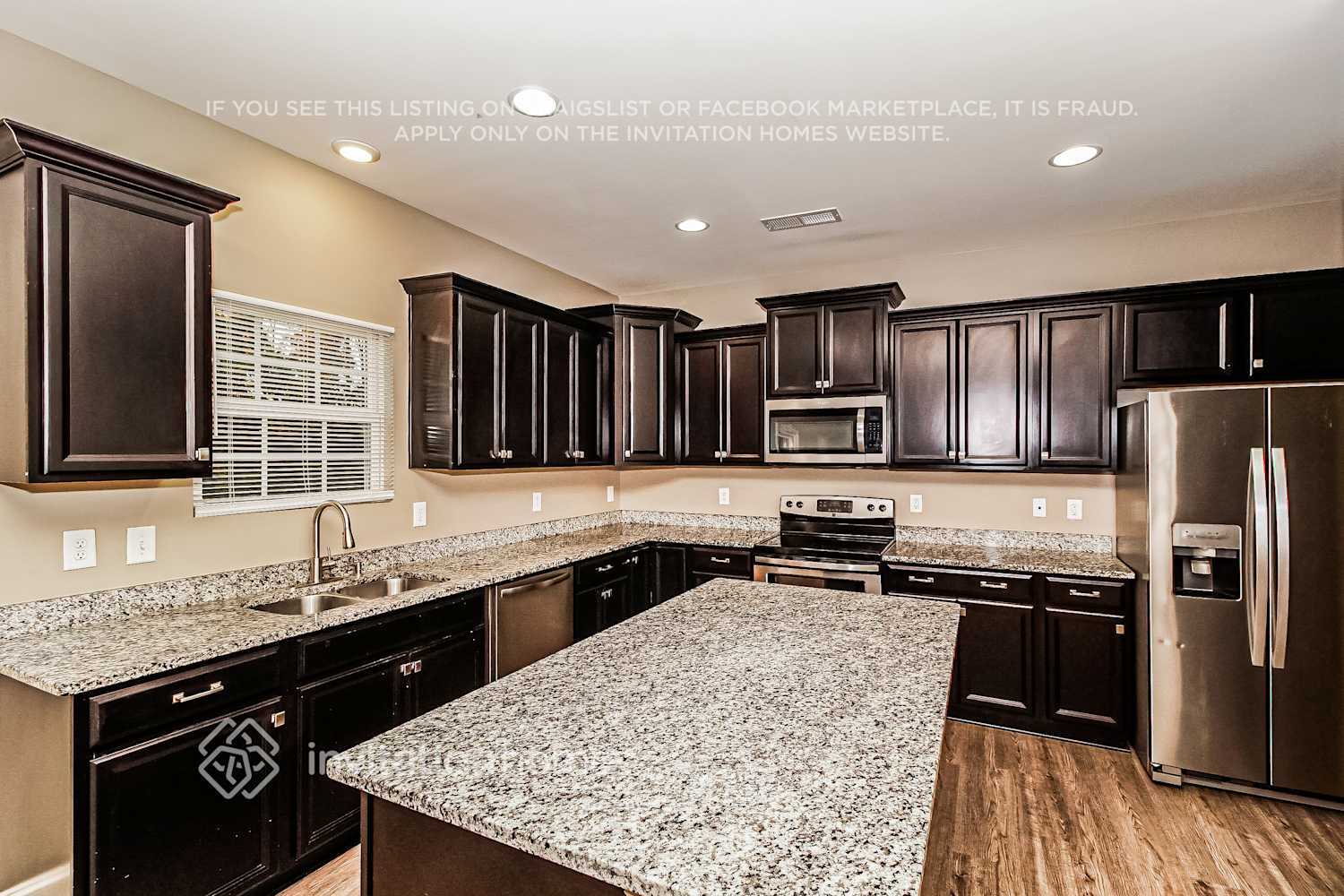 Building Photo - 143 Farmers Folly Dr