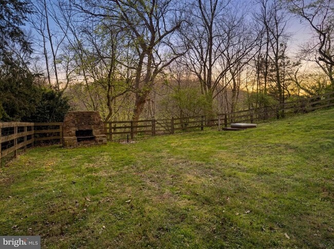 Building Photo - 37899 Snickersville Turnpike