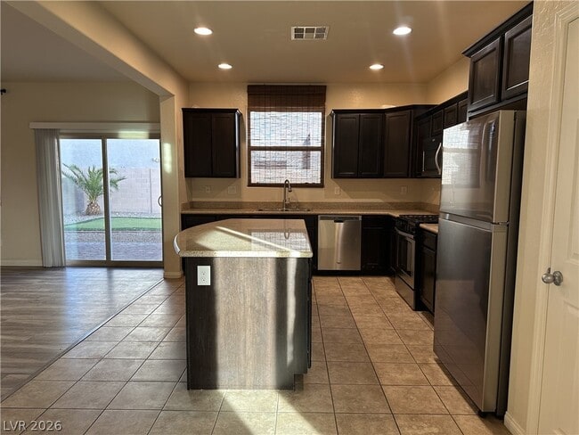 Building Photo - 10 Tribute Peak Way