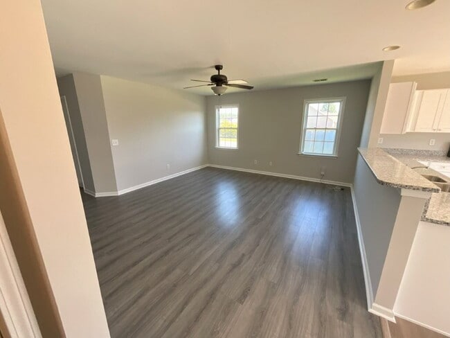 Building Photo - "Newly renovated 3-Bed, 2-Bath Home in Win...