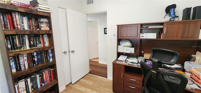 Building Photo - 424 Dunraven Dr