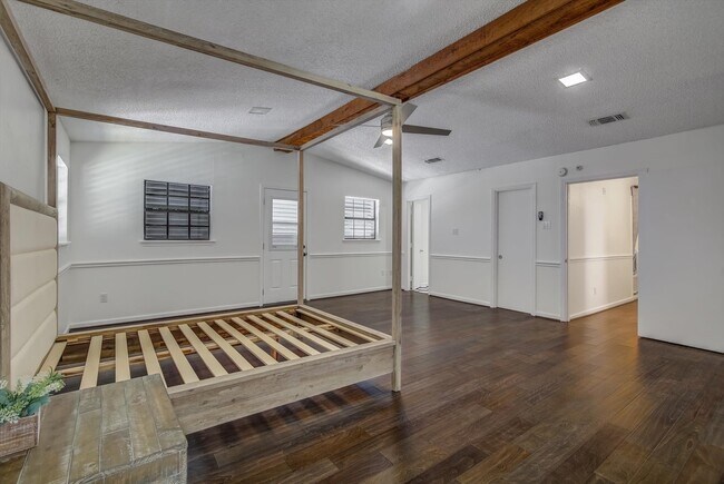 Building Photo - 2128 59th St
