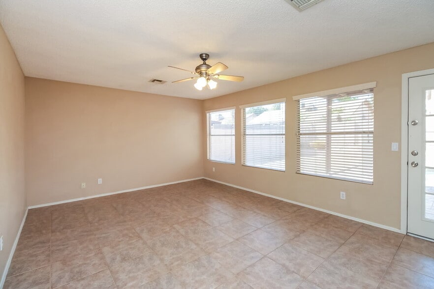 Building Photo - 4214 E Saltsage Dr