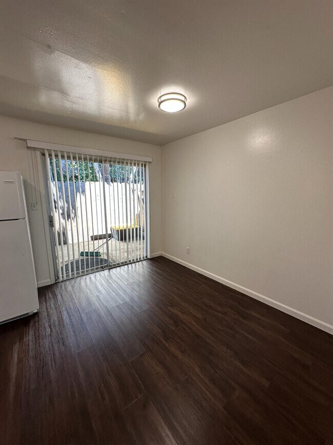 Building Photo - 1409 W Fairmont Ave