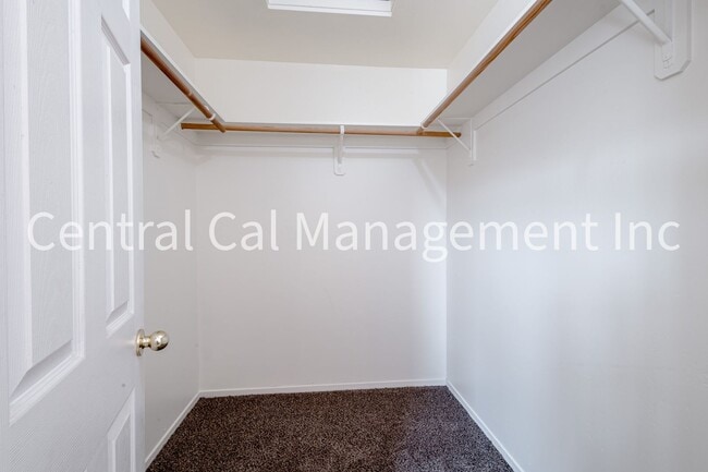 Building Photo - 3 Bedroom/2 Bath with Pool in the Southwest - $2395 Per Month!