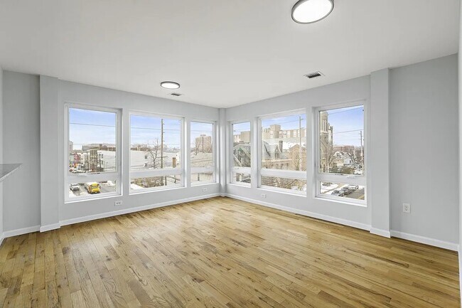 Building Photo - 42 Norfolk St