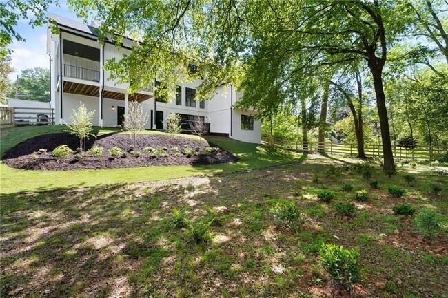Building Photo - 312 Meadow Dr