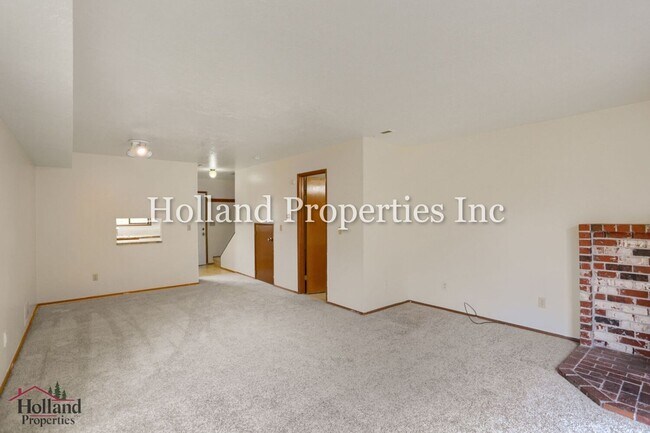 Building Photo - 1717/1719 Springbrook Way