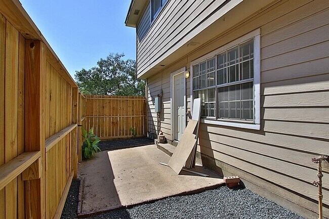 Building Photo - 3802 Willow Springs Ln