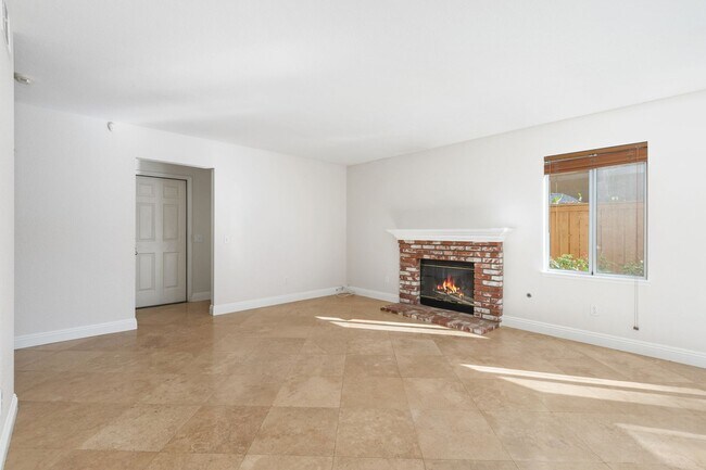 Building Photo - 30207 Silver Ridge Ct