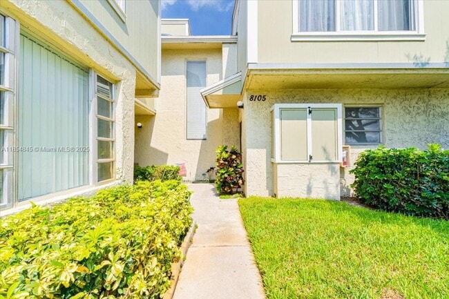 Building Photo - 8105 Lagos De Campo Blvd