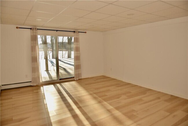 Building Photo - 76 Batcheller Ave