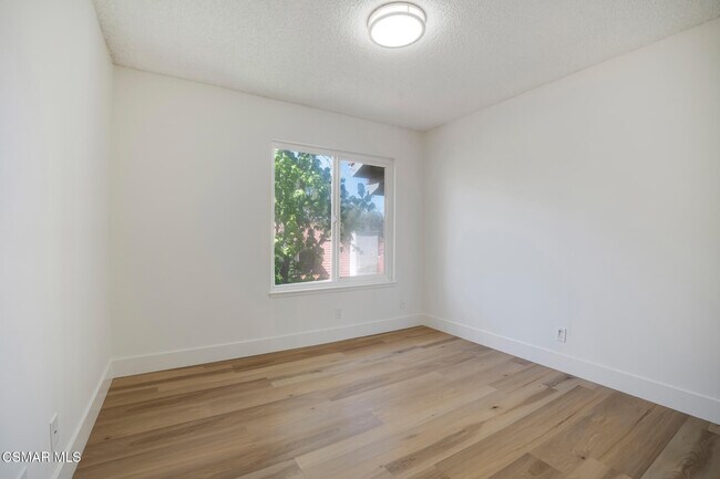 Building Photo - 974 Quarterhorse Ln