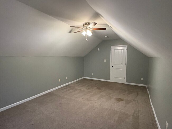 Building Photo - Lovely 3 Bed 2 Bath Raeford Home