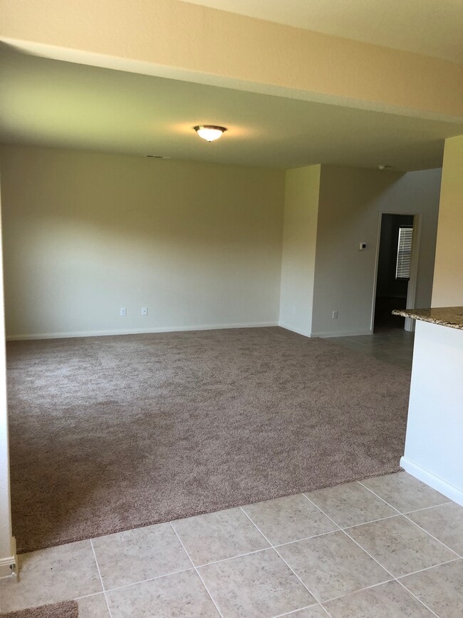 Building Photo - 1613 White Mountain Wy