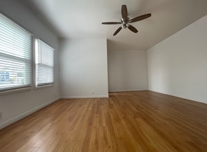 Building Photo - 5138 Melrose Ave