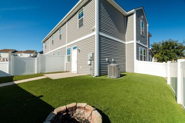 Building Photo - Peaceful Park Circle Retreat