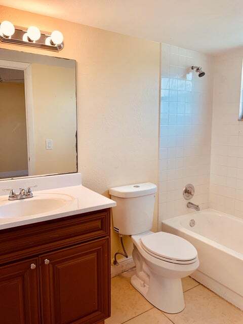 Building Photo - 1566 Lake Crystal Dr