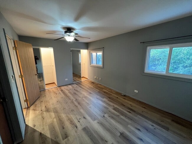 Building Photo - 725 Clearwood Ct