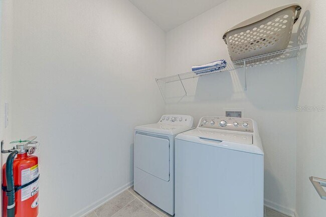 Building Photo - 9327 Sommerset Hills Dr