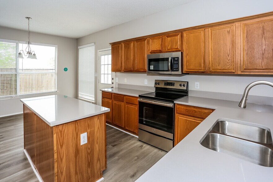 Building Photo - 2616 Lonesome Oak Dr