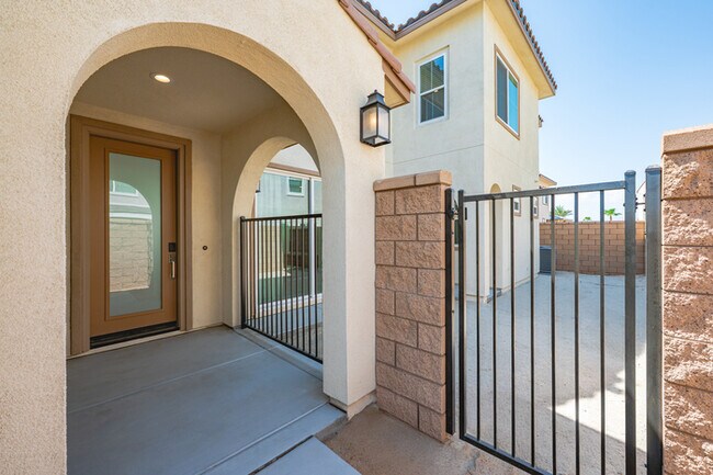 Building Photo - Turnkey Furnished 4BR Home in Palm Desert ...