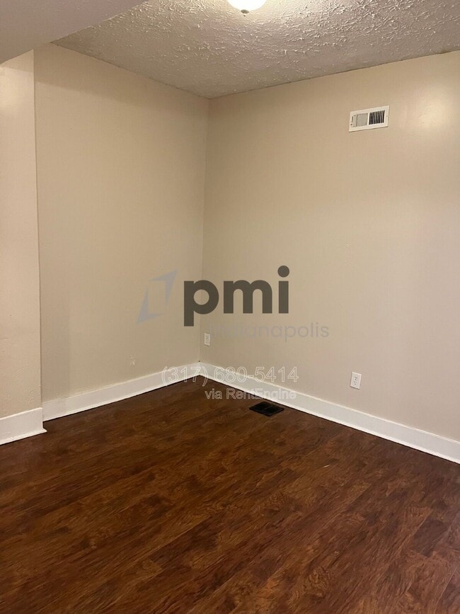 Building Photo - 1 W 28th St