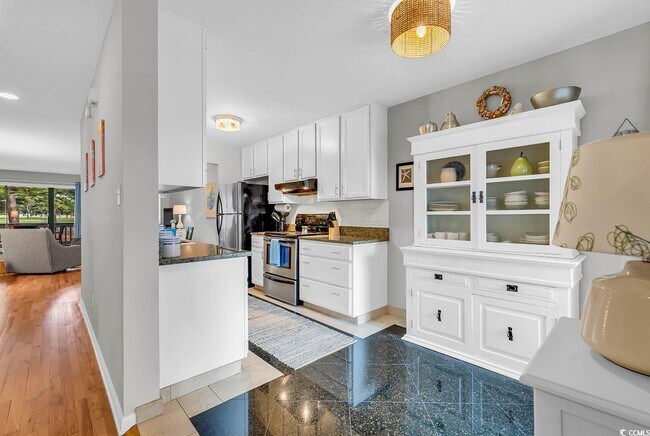 Building Photo - 4000 Fairway Lakes Dr