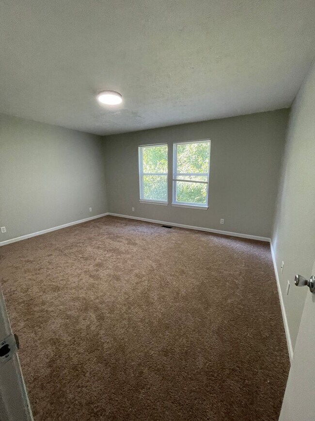 Building Photo - 3624-3626 Thornhill Circle W-TBROS