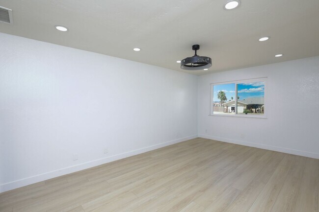 Building Photo - 3260 Silversmith Dr