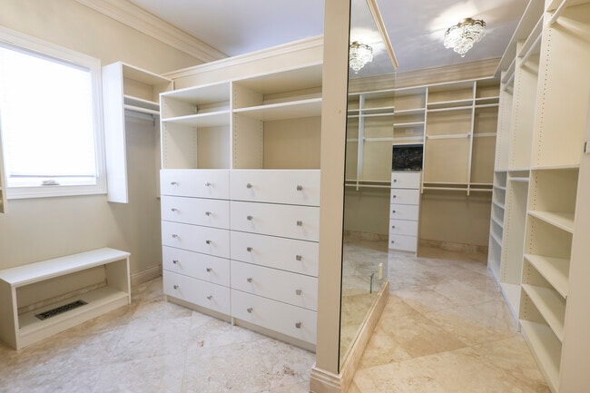 Building Photo - 9020 Whisperinghill Dr