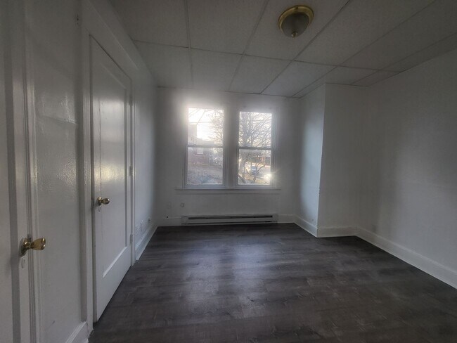Building Photo - West End 1 Bedroom